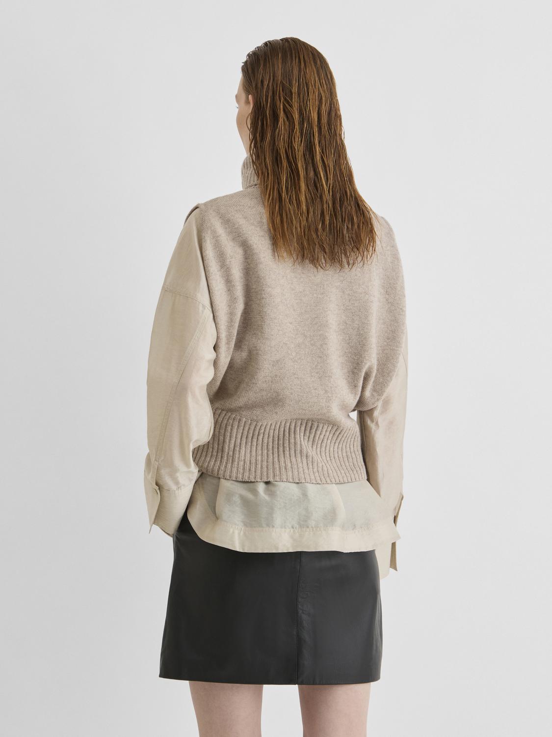 model_shot-back